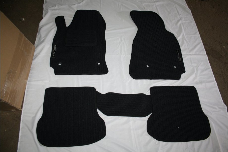 Audi 100 C3 1988-1991 Tapis de sol textile (Corona) Image