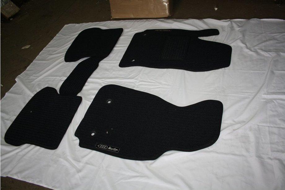 Audi A6 C4 1994–1997 Tapis de sol textile (Corona) Image