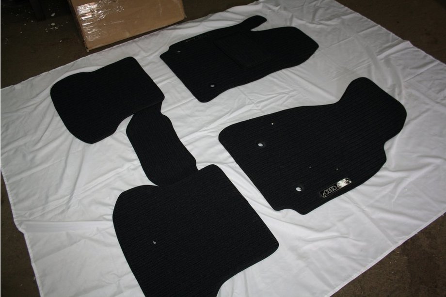 Audi A6 C5 2001-2004 Tapis de sol textile (Corona) Image
