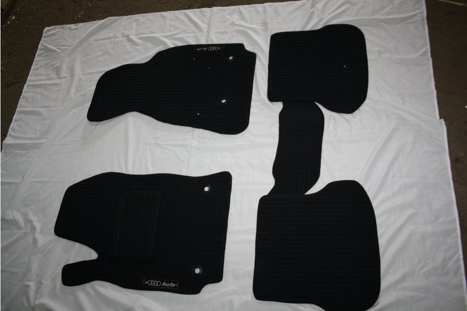 Audi Q7 2005-2015 Tapis de sol textile (Corona) Image