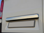 Volkswagen Crafter 2016- Baguette au-dessus de la plaque d'immatriculation (sans caméra, inox) OmsaLine - Inox Italien photo 1