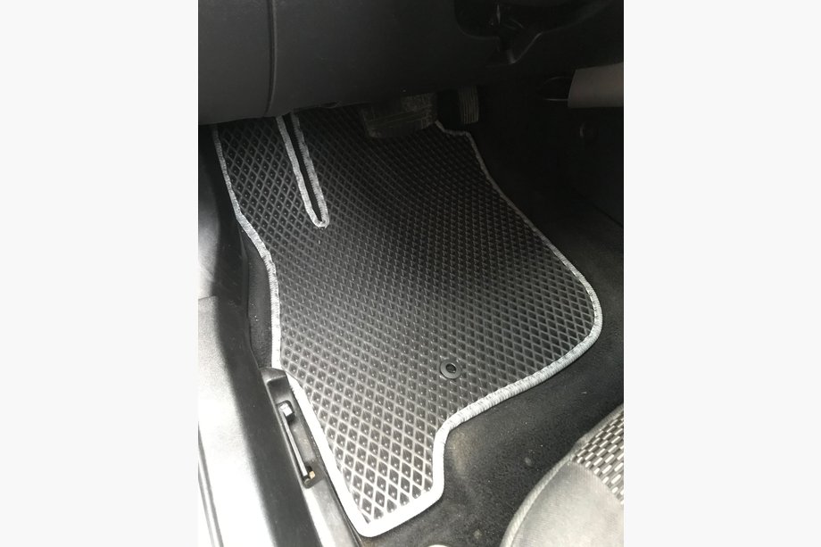 Mitsubishi Galant 2003-2012 Tapis de sol EVA (noirs) Image