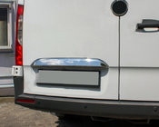 Mercedes Sprinter W907/W910 2018- Baguette chromée au-dessus de la plaque d'immatriculation (inox) photo 1