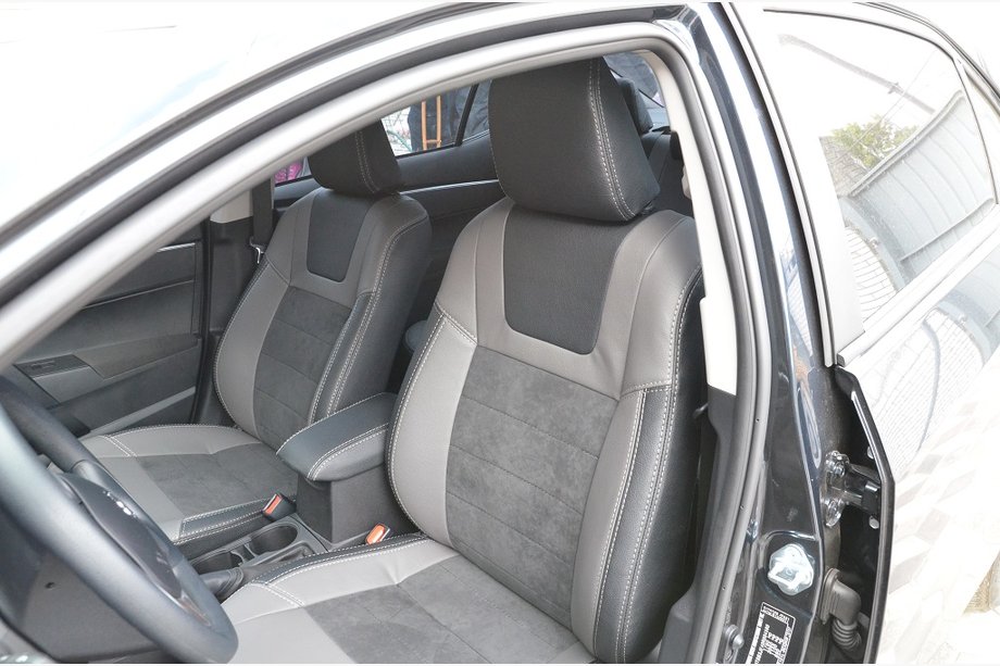 Toyota Corolla 2013-2019 Housses de Siège Elite (Similicuir avec Inserts Alcantara) Image