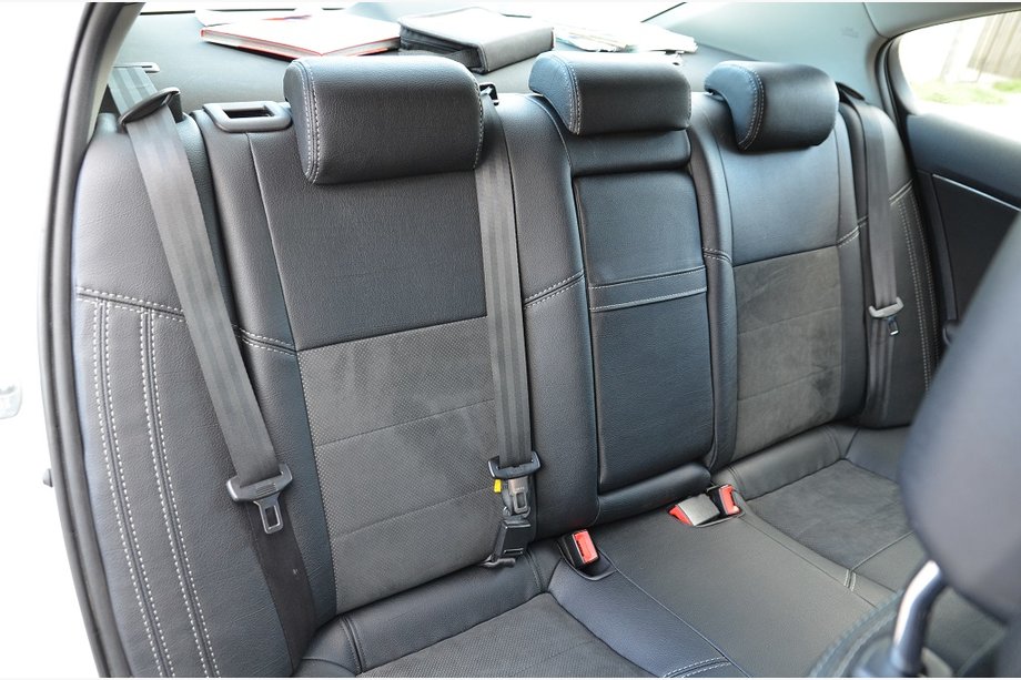 Toyota Avensis 2009-2018 Housses de Siège Auto (Similicuir, Remplaçant Alcantara) Photo 3