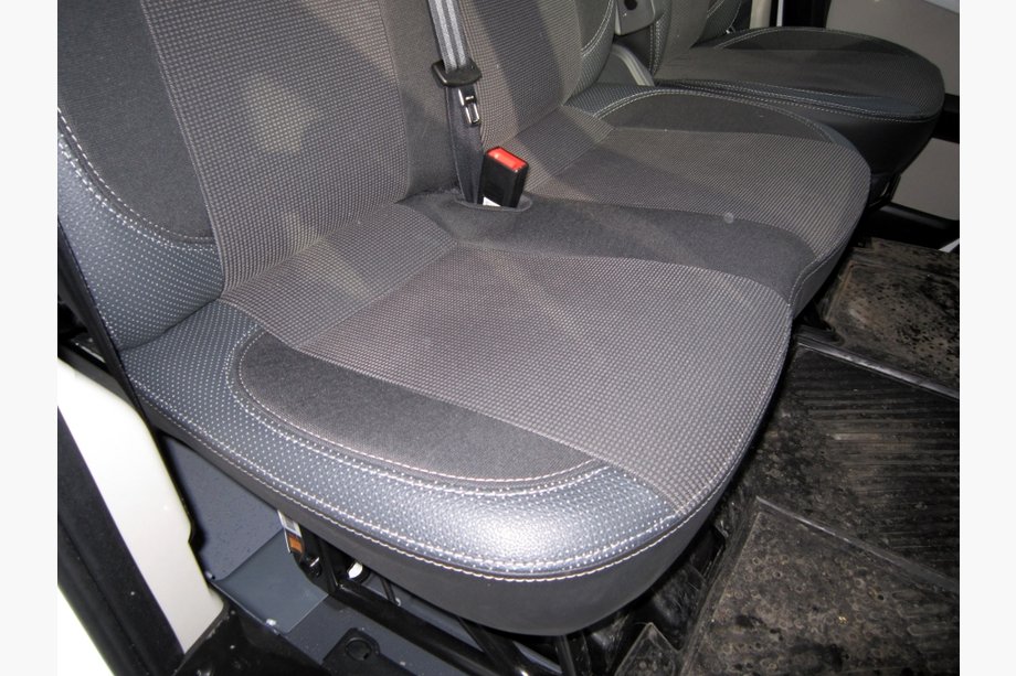 Opel Vivaro 2015-2019 Housses de Sièges Auto (Tissu + Similicuir, Premium) Sièges avant (2+1) Photo 3