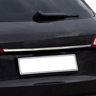 Baguette au-dessus de la plaque d'immatriculation (Sedan, inox)