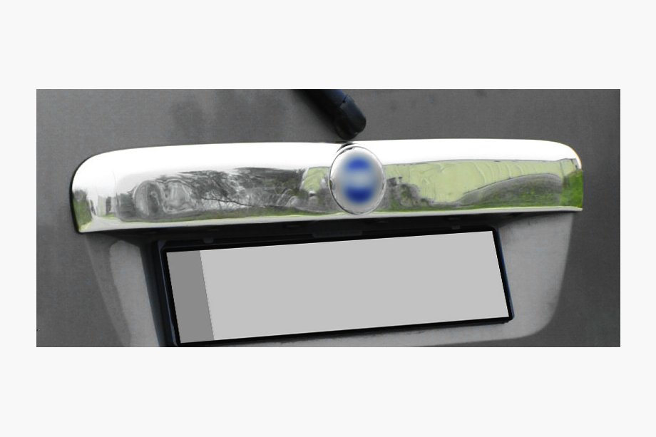Fiat Doblo I 2005-2010 Baguette chromée au-dessus de la plaque d'immatriculation (inox) Image