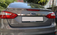 Ford Focus III 2011-2017 Baguette large en inox au-dessus de la plaque d'immatriculation photo 1
