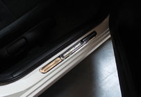 Ford Courier 2014-2023 Seuils de porte lumineux (2 pcs, inox) photo 3