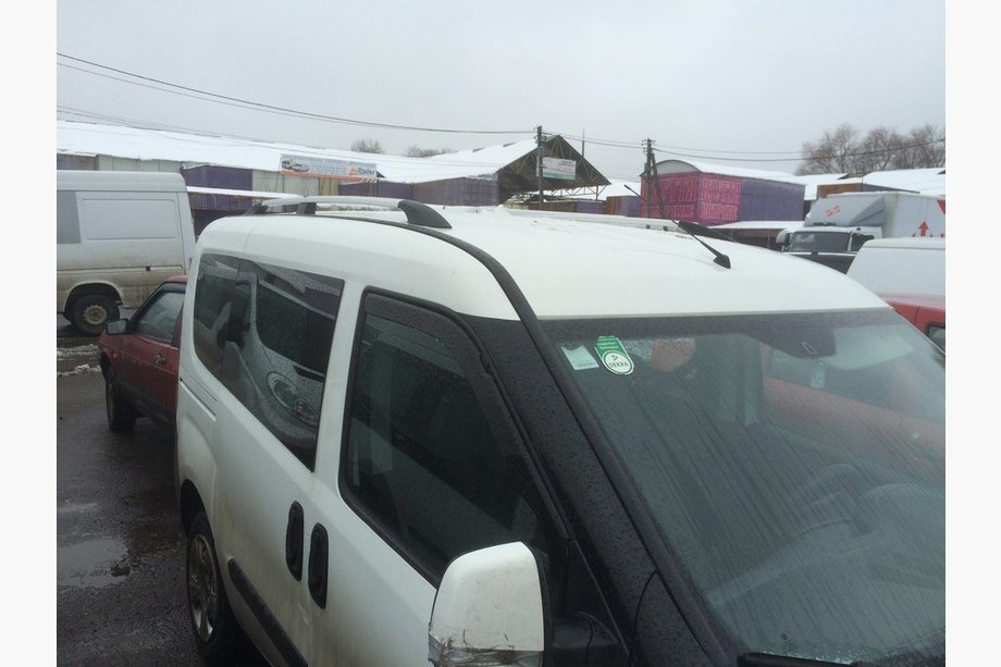 Fiat Doblo II 2010-2022 Barres de Toit Chromées Standard, pieds en plastique Photo 4