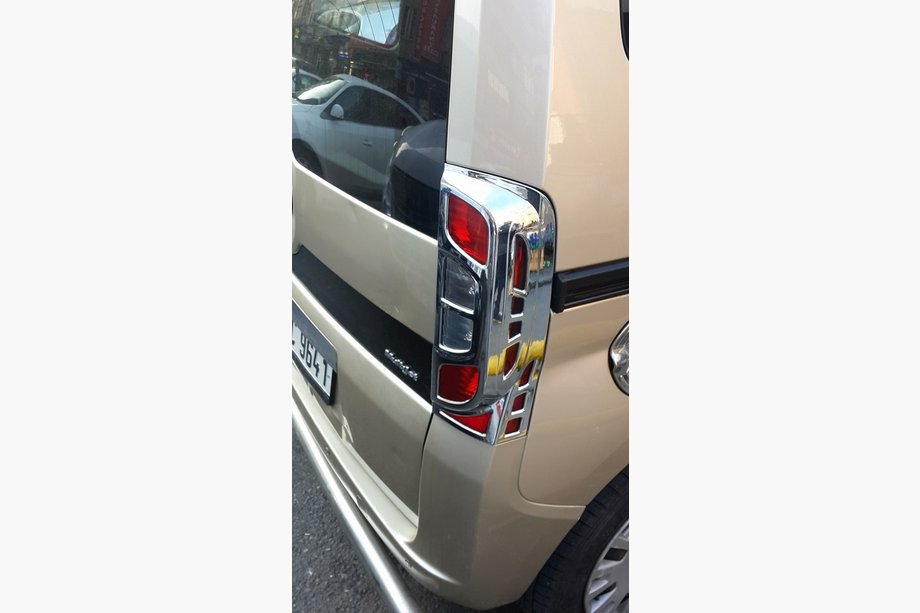 Fiat Fiorino/Qubo 2008-2024 Couvre-feux arrière chromés avec courbure (2 pcs, plastique) Photo 5