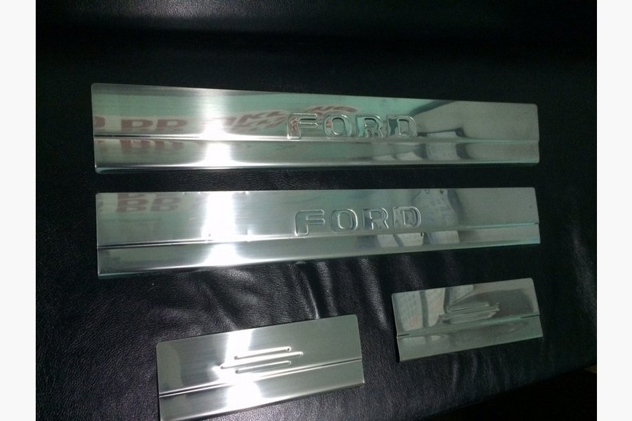 Ford Kuga 2008-2013 PROMO !!! Seuils de porte CARMOS (4 pcs, inox) Image
