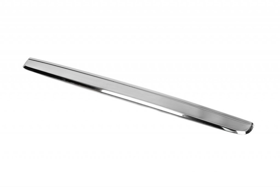 Hyundai H300, H1, Starex 2008-2020 Baguette chromée au-dessus de la plaque d'immatriculation (inox) Image