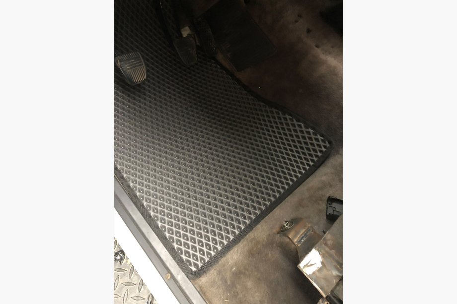 Toyota Land Cruiser 70 1984- Tapis de sol EVA (noirs) Image