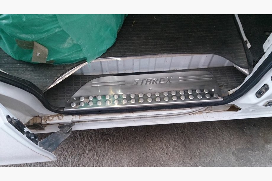 Hyundai H200, H1, Starex 1998-2007 Seuils de porte OmsaLine (3 pcs, inox) Photo 3