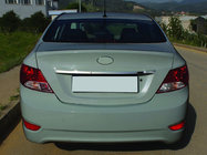 Hyundai Accent 2011-2017 Baguette chromée au-dessus de la plaque d'immatriculation (inox) photo 1
