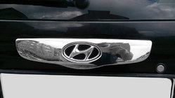 Hyundai Getz 2002- Baguette chromée au-dessus de la plaque d'immatriculation (2002-2006, inox) photo 5