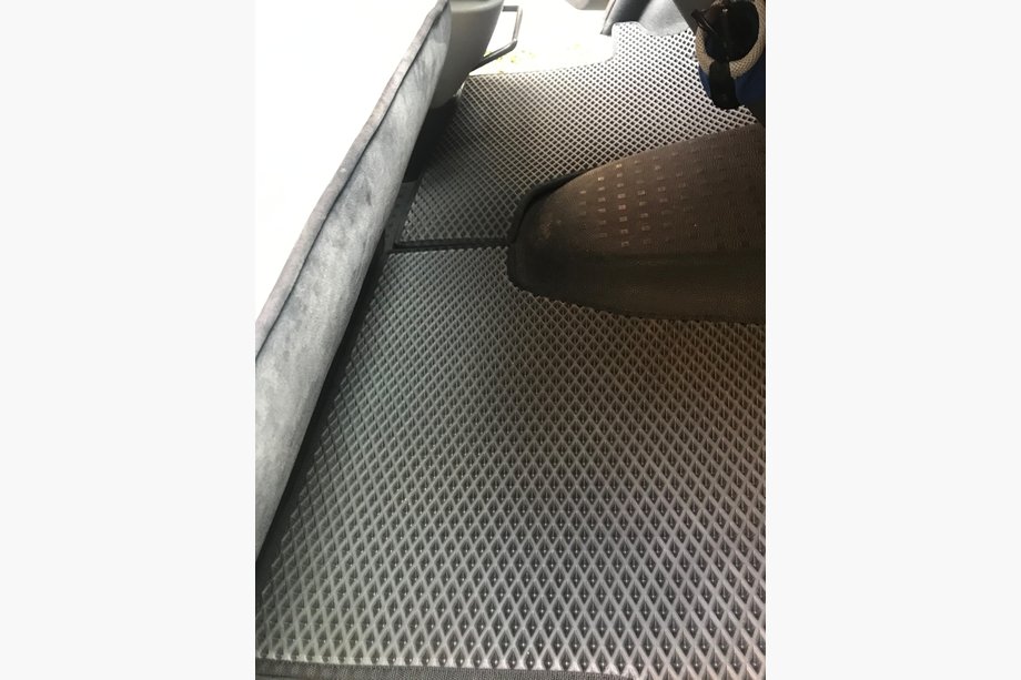 Volkswagen T5 Multivan 2003–2010 Tapis de sol EVA (noirs, avant, pour 2+1) Image