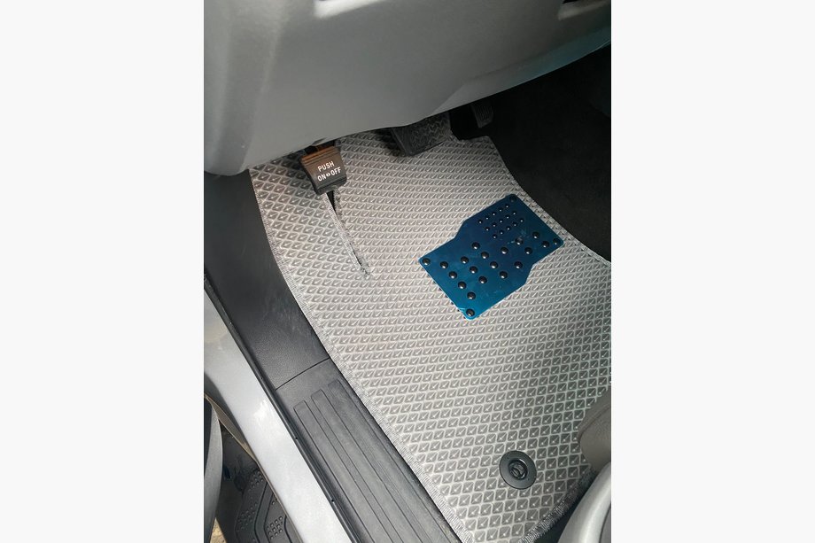 Toyota Sequoia 2007-2022 Tapis de sol en polyuréthane 3 rangées (EVA, gris) Image