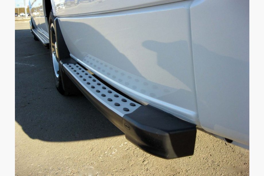 Mercedes Sprinter W906 2006–2018 Marchepieds latéraux derrière la roue arrière DOT-Line (2 pcs, aluminium) Image