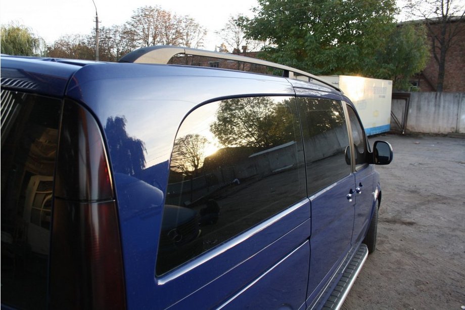Mercedes Viano 2004-2014 Barres de toit noires ELITE (pied plastique) Empattement Long (EXTRALONG) Photo 2