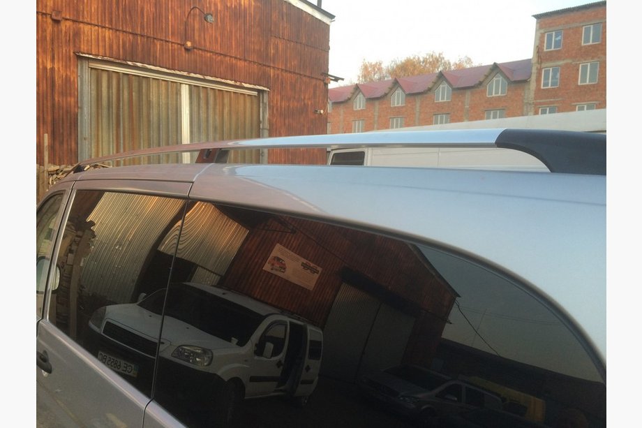 Mercedes Viano 2004-2014 Barres de Toit Chrome CAN Design Original (Pieds Metalliques) Empattement Long (EXTRALONG) Photo 7