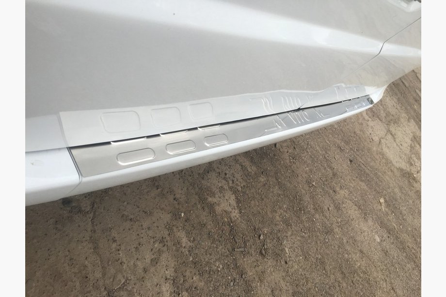 Mercedes Vito W639 2004-2014 Protection de pare-chocs arrière sans rebord (Carmos, inox) Photo 2