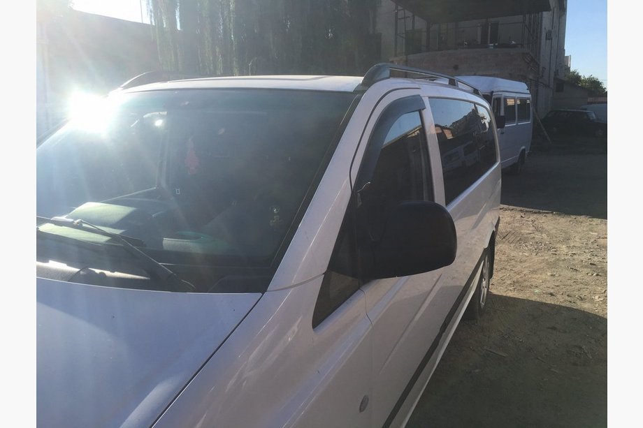 Mercedes Vito W639 2004-2014 Barres de toit noires Skyport (métal massif) Empattement Court (SHORT) Photo 10
