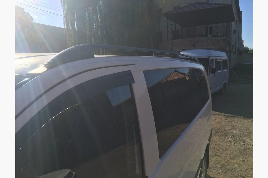Mercedes Vito W639 2004-2014 Barres de toit noires Skyport (métal massif) Empattement Court (SHORT) Photo 15