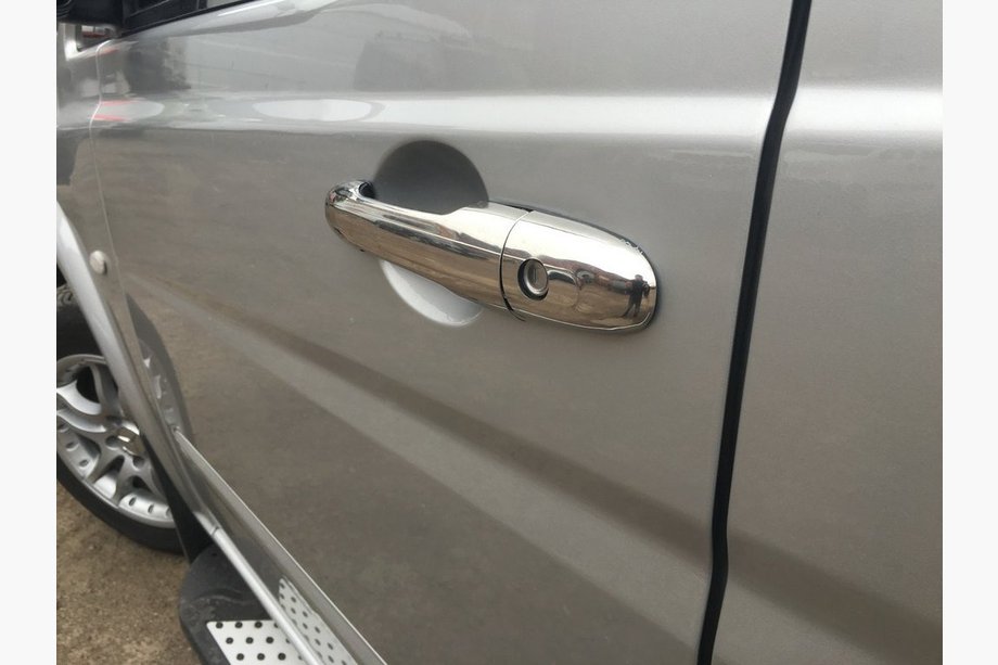 Mercedes Viano 2004-2014 Couvre-poignées de porte en acier inoxydable 3 pcs, Carmos - Acier Turc Photo 2