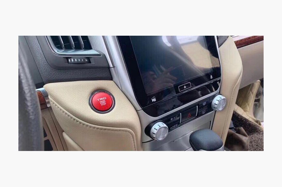 Toyota Land Cruiser 200 2007-2021 Bouton TRD (design 2018) Image