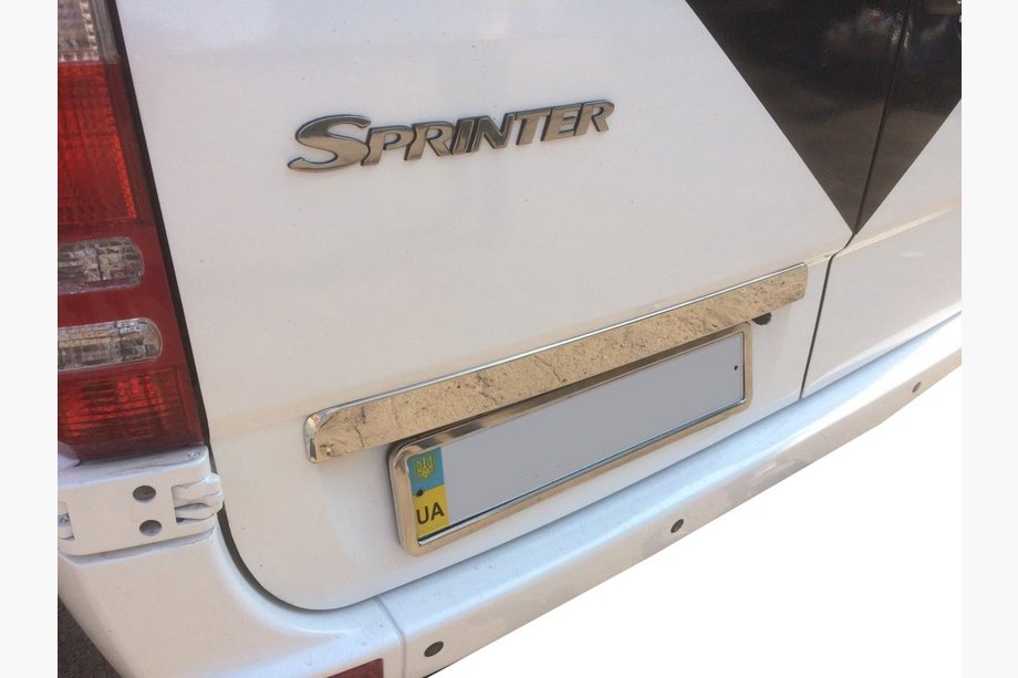 Mercedes Sprinter W906 2006–2018 Baguette inox au-dessus de la plaque d'immatriculation Image