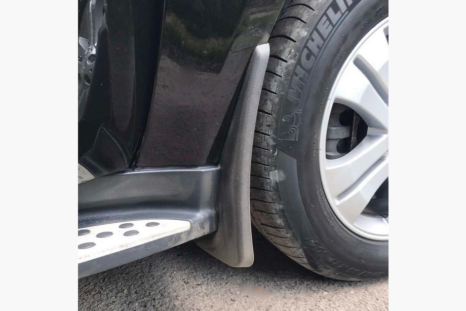 Mercedes GL class X164 2006-2012 Bavettes Premium (4 pcs) Image