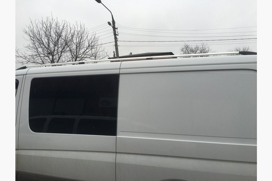 Mercedes Sprinter W907/W910 2018- Barres de Toit DD 340 cm, Noir Mat, Pied en Fonte Photo 2