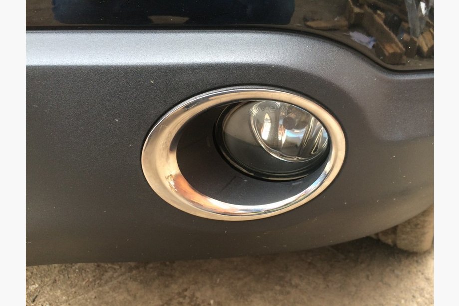 Nissan Qashqai 2007-2010 Entourages de phares antibrouillard chromes (2 pcs, inox) Image