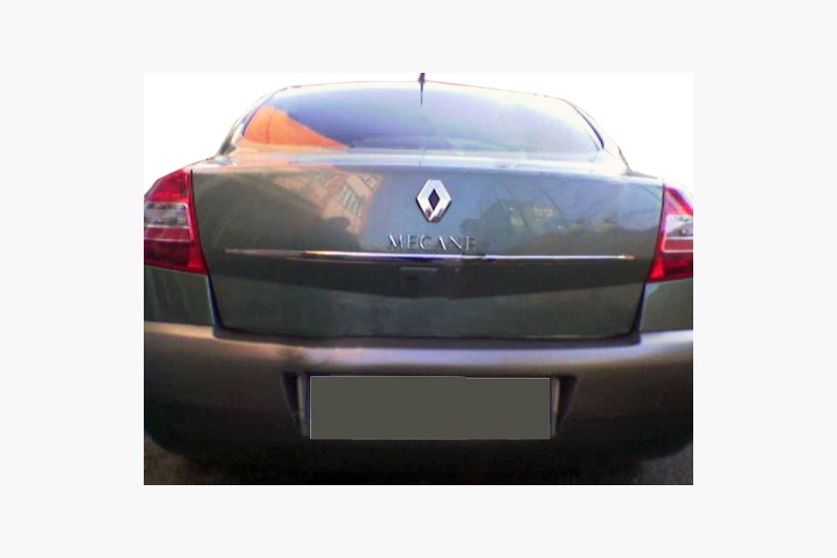 Renault Megane II 2004-2009 Baguette chromée au-dessus de la plaque d'immatriculation (SD, inox) Image