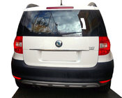 Skoda Yeti 2009-2017 Baguette inox au-dessus de la plaque d'immatriculation photo 1