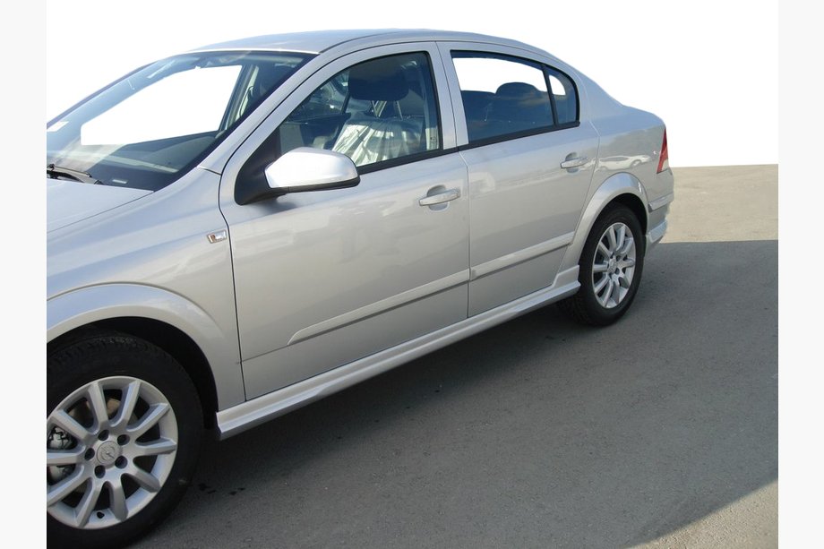 Opel Astra H 2004-2013 Bas de Caisse Sedan (apprêtés pour peinture) Image