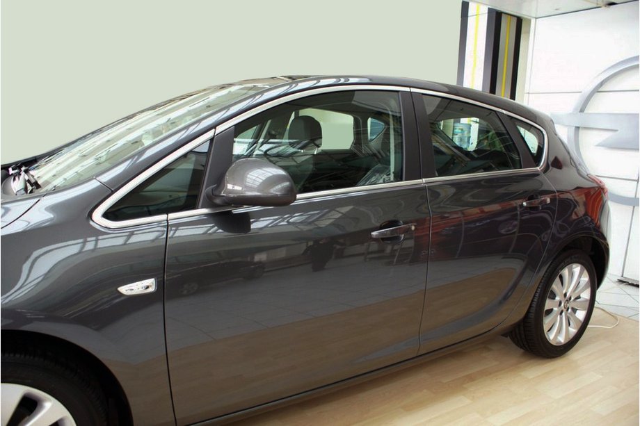 Opel Astra J 2009-2015 Ensemble complet d'encadrements de vitres (HB, 12 pièces, inox) Photo 1