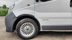 Renault Trafic 2001–2015 Extensions d'ailes (4 pcs, noires) 2001-2007, métal noir, avant + arrière photo 4