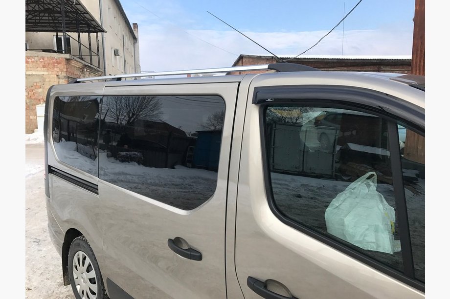 Nissan NV300/Primastar 2016- Barres de Toit Chromées Base longue, pieds en plastique Photo 4