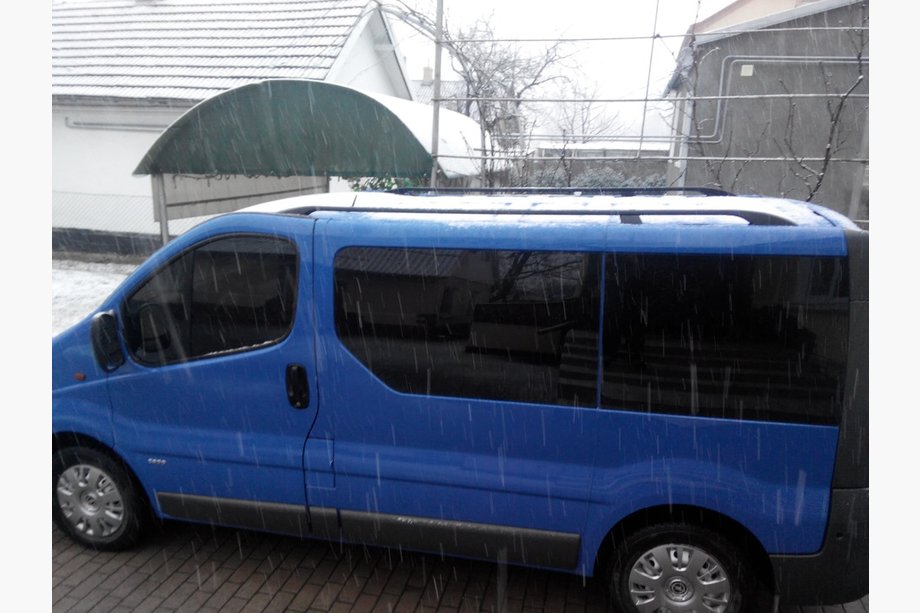 Opel Vivaro 2001–2015 Barres de Toit Noires Photo 5
