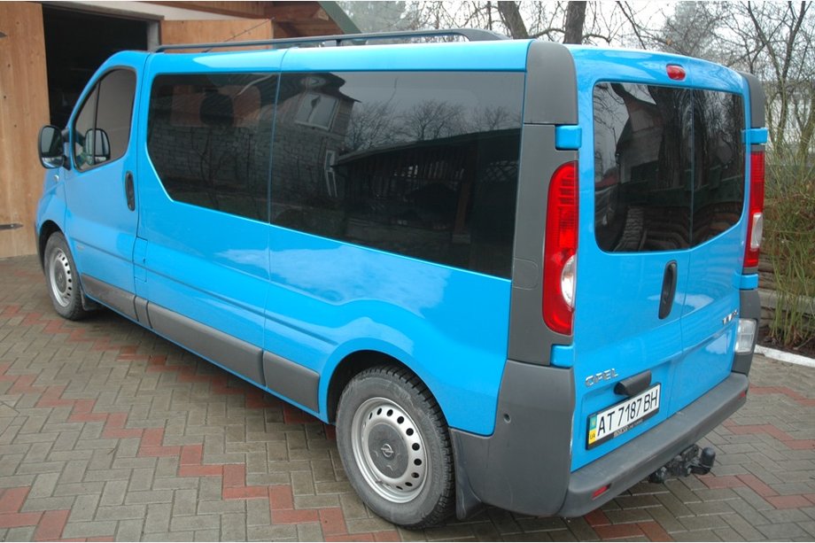 Opel Vivaro 2001–2015 Barres de Toit Noires Photo 3