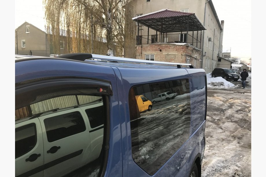 Renault Trafic 2001–2015 Barres de Toit Chromées Long, Pieds en Fonte Photo 2