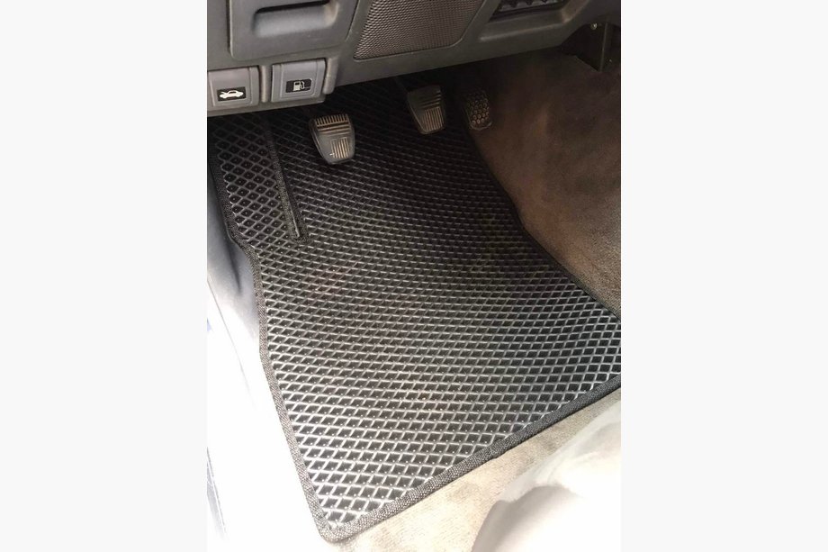 Toyota Land Cruiser 80 1990-1997 Tapis de sol EVA (noirs) Toyota Land Cruiser 80 1990-1997 VX Tapis de sol EVA (bleus) Image