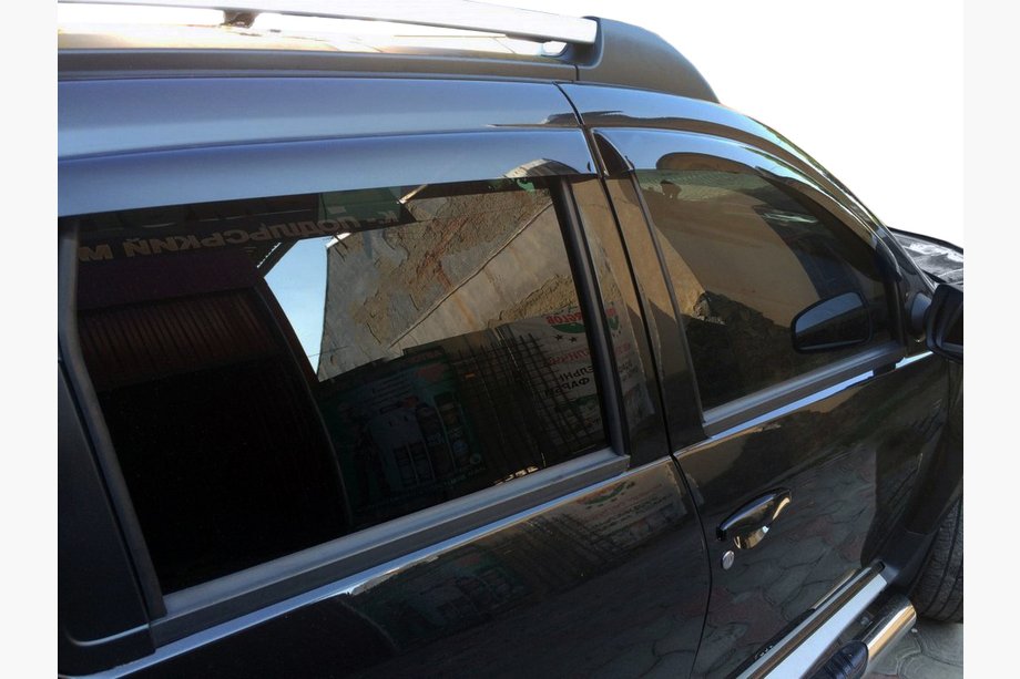 Dacia Duster 2008-2018 Déflecteurs de Vitres (4 pcs, Cobra) Image