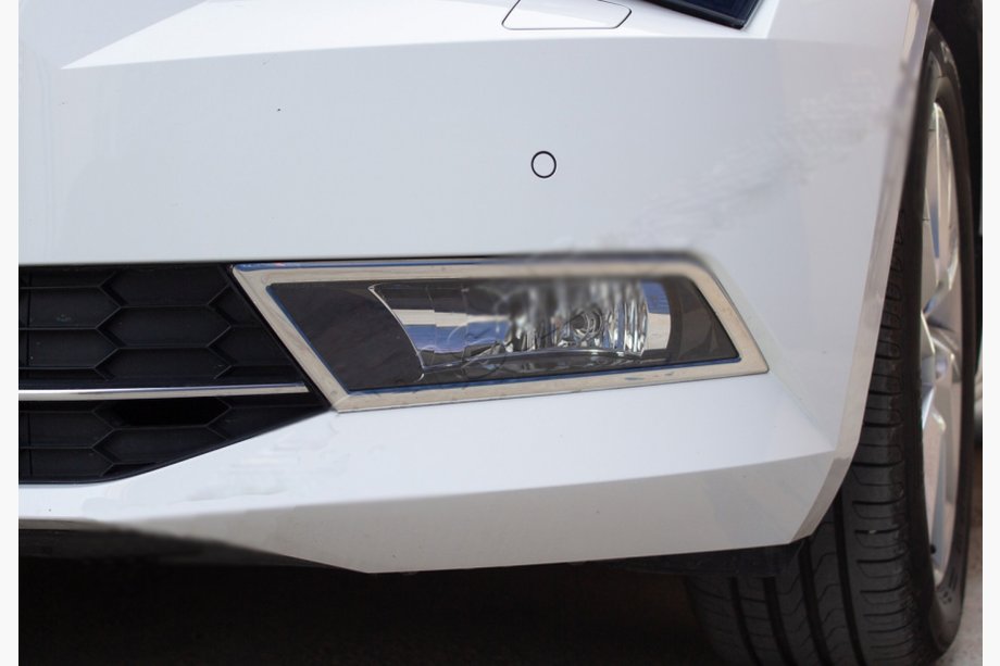 Skoda Superb 2015-2024 Entourages de Phares Antibrouillard OmsaLine (2 pcs, Inox) Photo 1