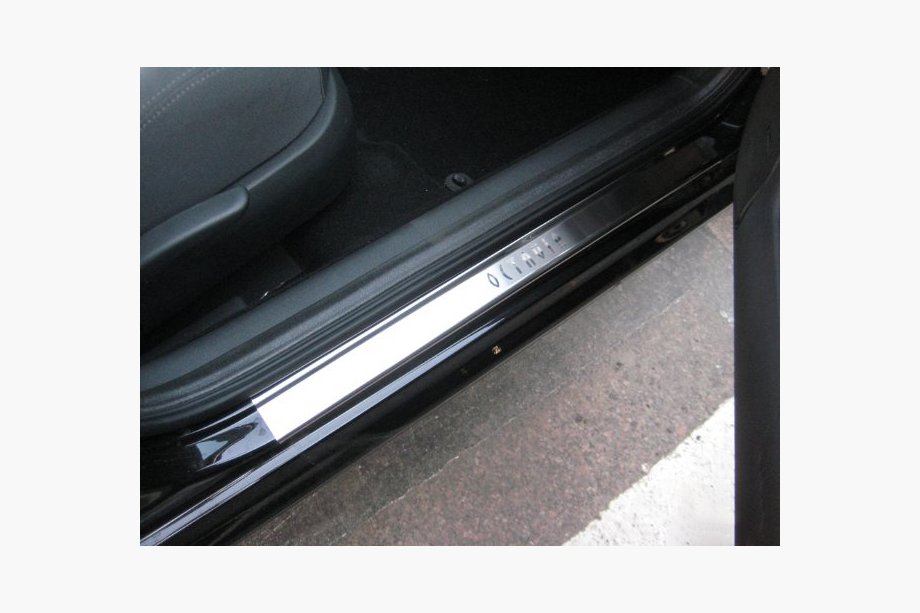 Skoda Octavia I Tour A4 1996-2010 Seuils de porte inox NataNika (4 pcs, acier inoxydable) Premium - Bande 3M, 0,8mm Image