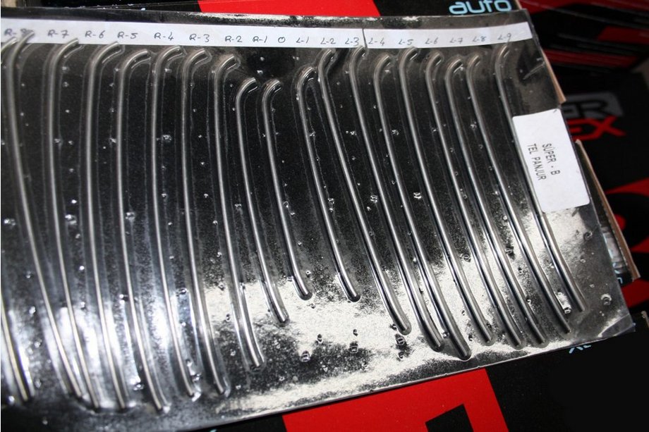 Skoda Superb 2009-2015 Couvre-calandre chromés (acier inoxydable) Image